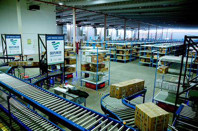 AI+倉(cāng)儲(chǔ)物流 自主決策機(jī)器人引領(lǐng)變革，中國(guó)創(chuàng)新贏得國(guó)際關(guān)注